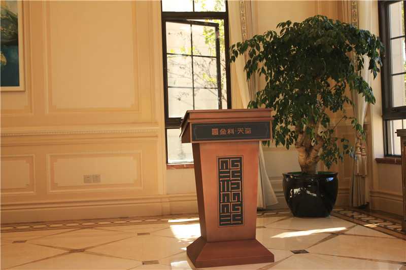 在標識設(shè)計中，色彩帶給人的感受